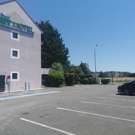Brit Hotel Confort Pau Lons Bagian luar foto