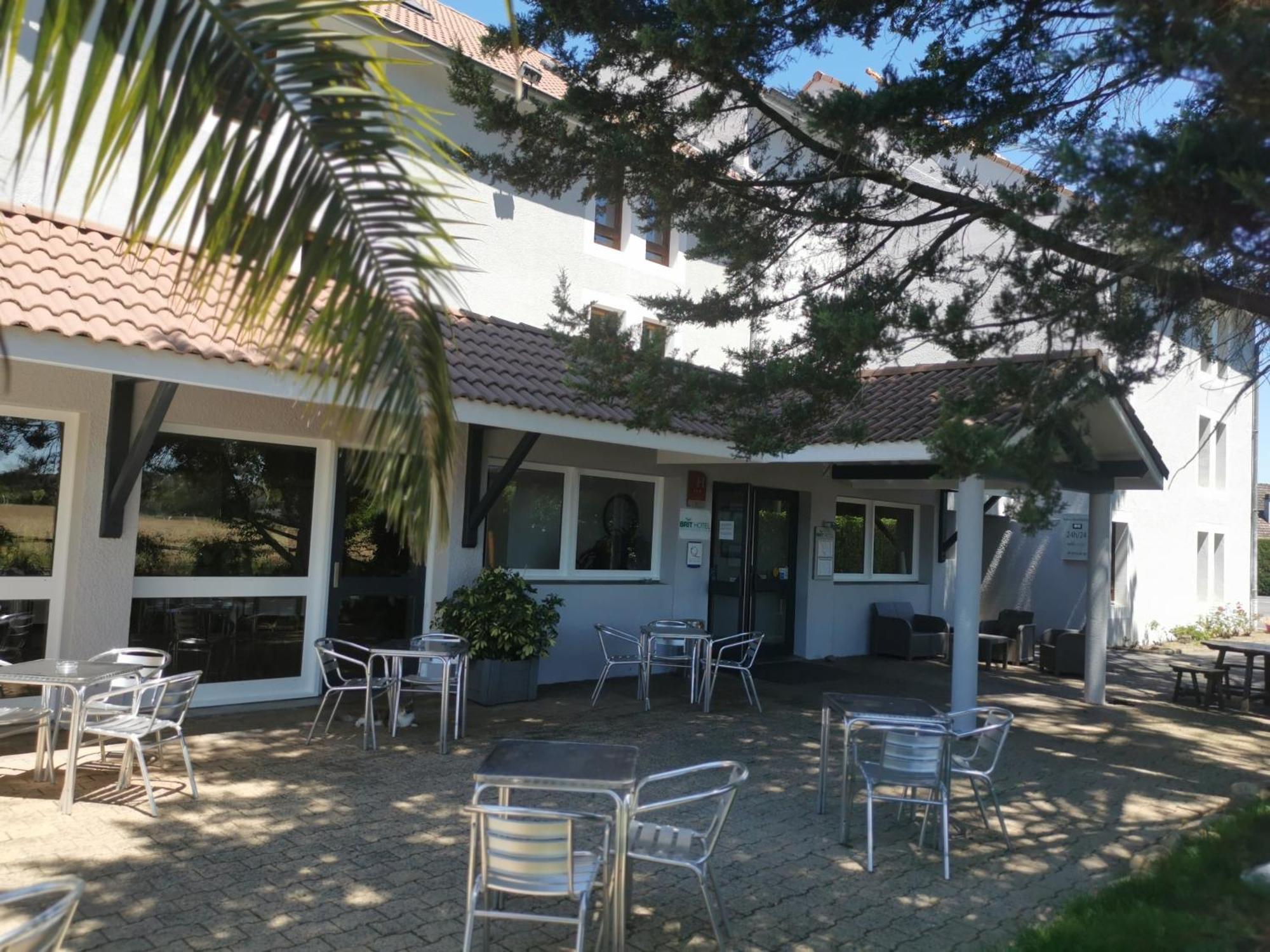 Brit Hotel Confort Pau Lons Bagian luar foto