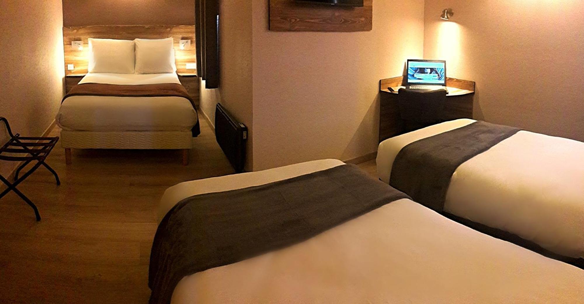 Brit Hotel Confort Pau Lons Bagian luar foto