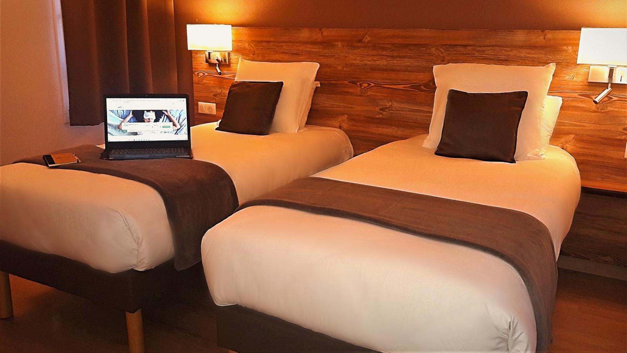 Brit Hotel Confort Pau Lons Bagian luar foto