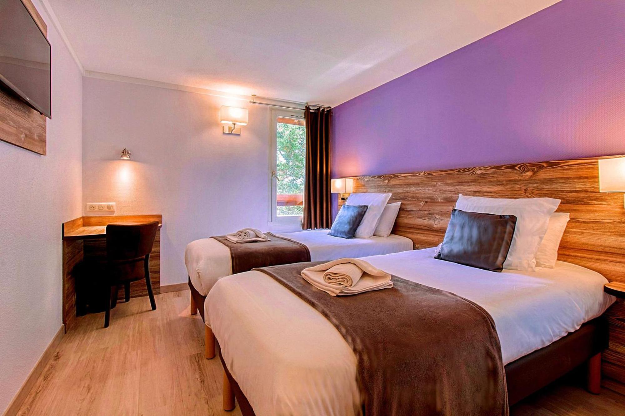 Brit Hotel Confort Pau Lons Bagian luar foto