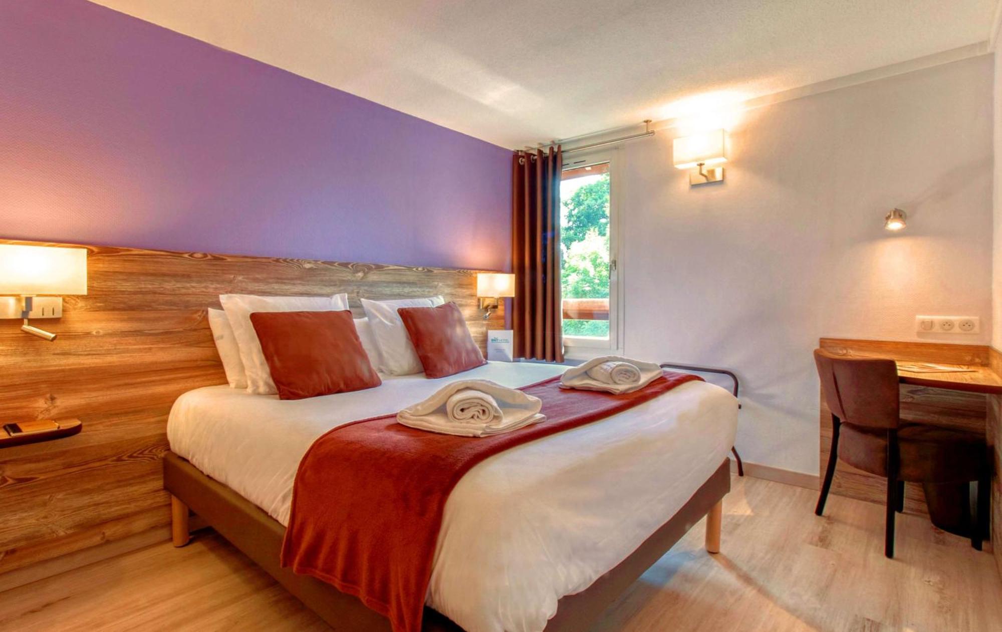 Brit Hotel Confort Pau Lons Bagian luar foto