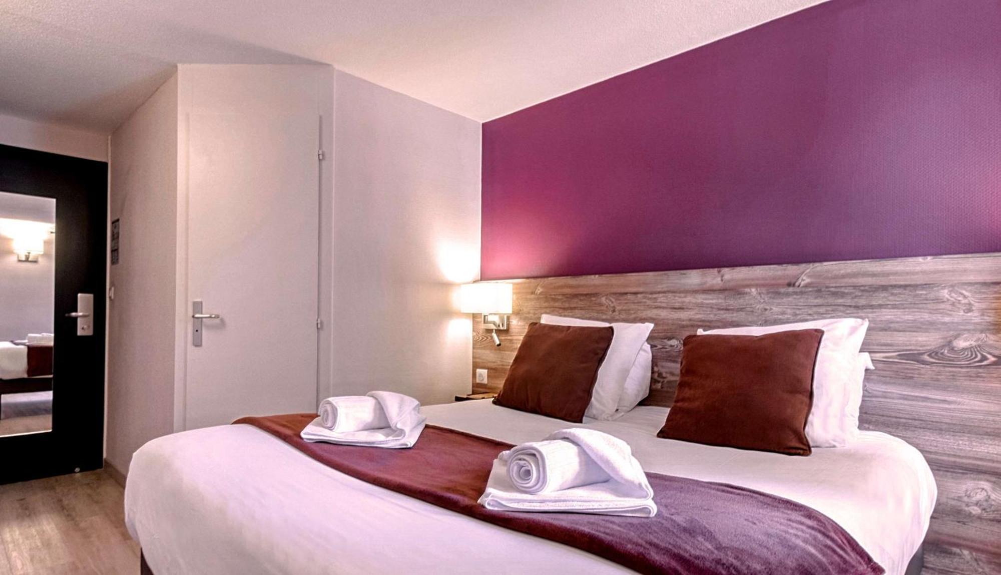 Brit Hotel Confort Pau Lons Bagian luar foto