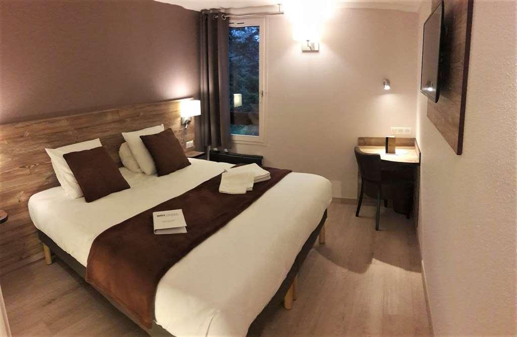 Brit Hotel Confort Pau Lons Ruang foto