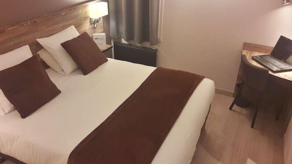 Brit Hotel Confort Pau Lons Ruang foto