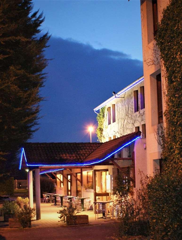 Brit Hotel Confort Pau Lons Bagian luar foto