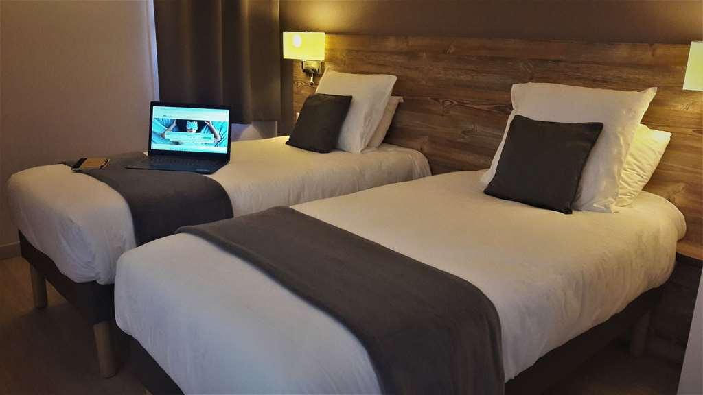 Brit Hotel Confort Pau Lons Ruang foto