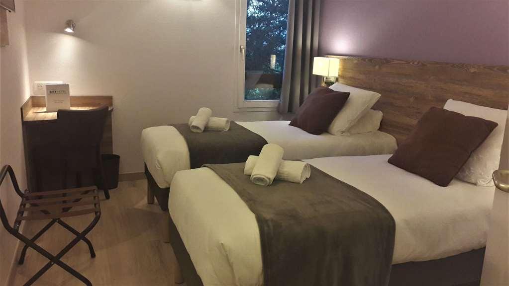 Brit Hotel Confort Pau Lons Ruang foto