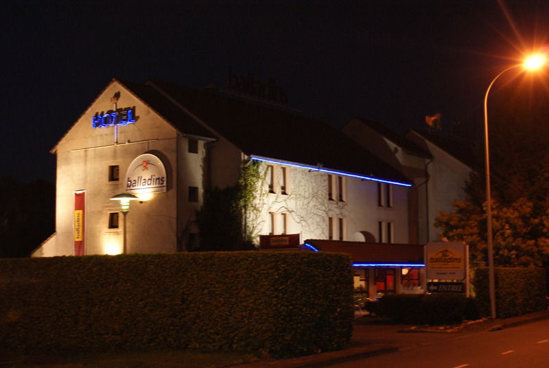 Brit Hotel Confort Pau Lons Bagian luar foto
