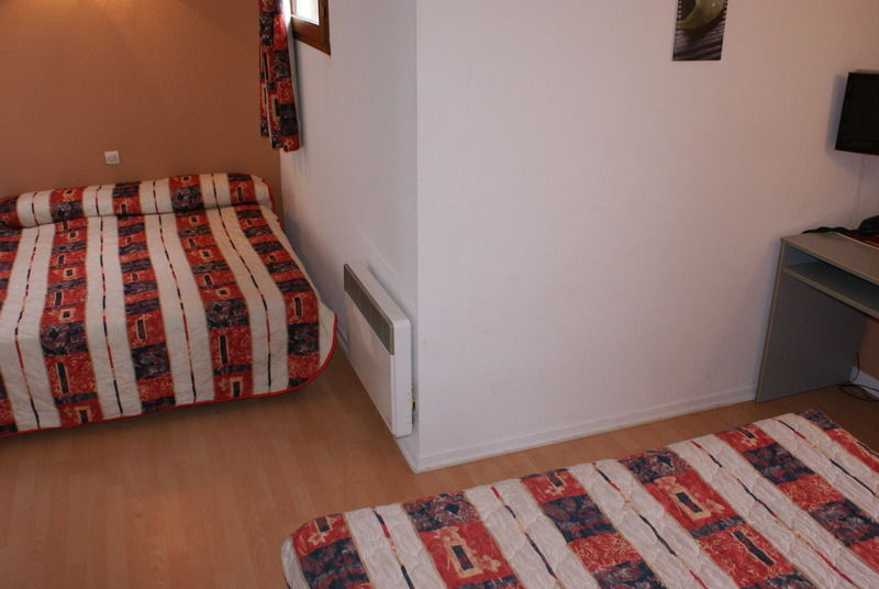 Brit Hotel Confort Pau Lons Bagian luar foto