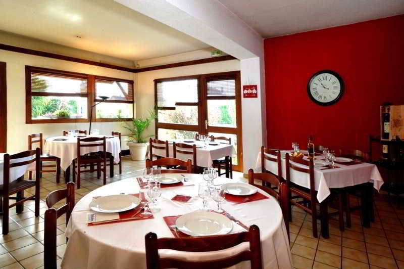 Brit Hotel Confort Pau Lons Bagian luar foto