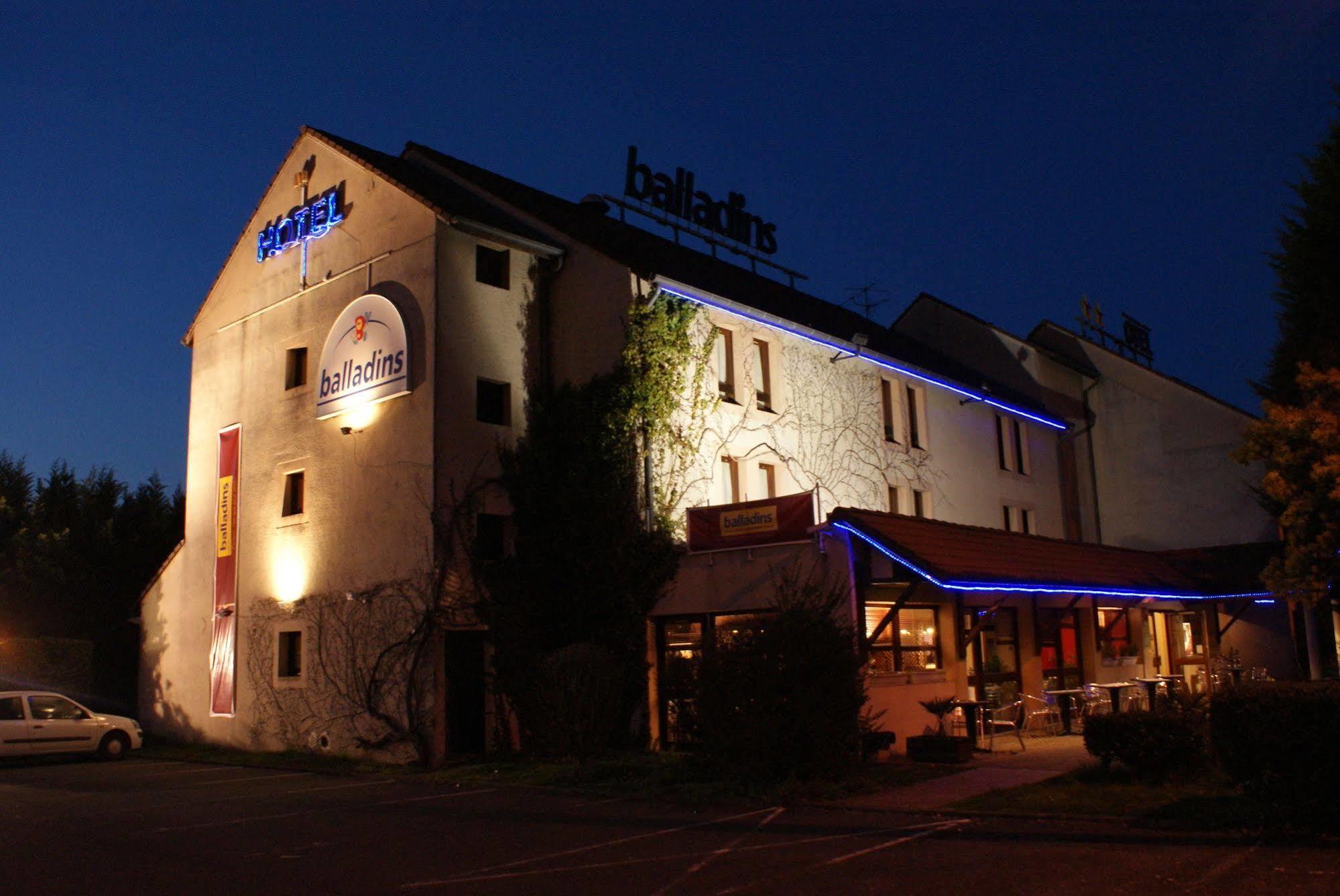 Brit Hotel Confort Pau Lons Bagian luar foto